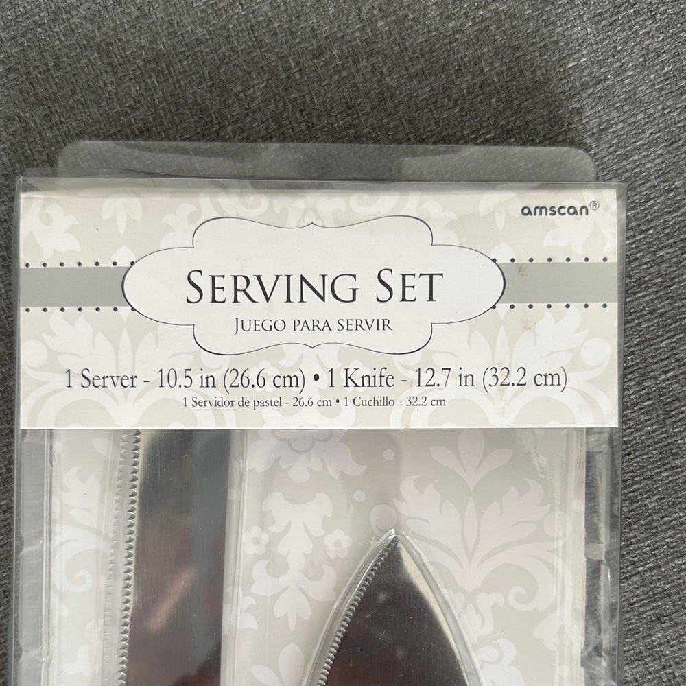 Amscan Silver Cake Serving Set with Bow Accents - Picture 2 of 6